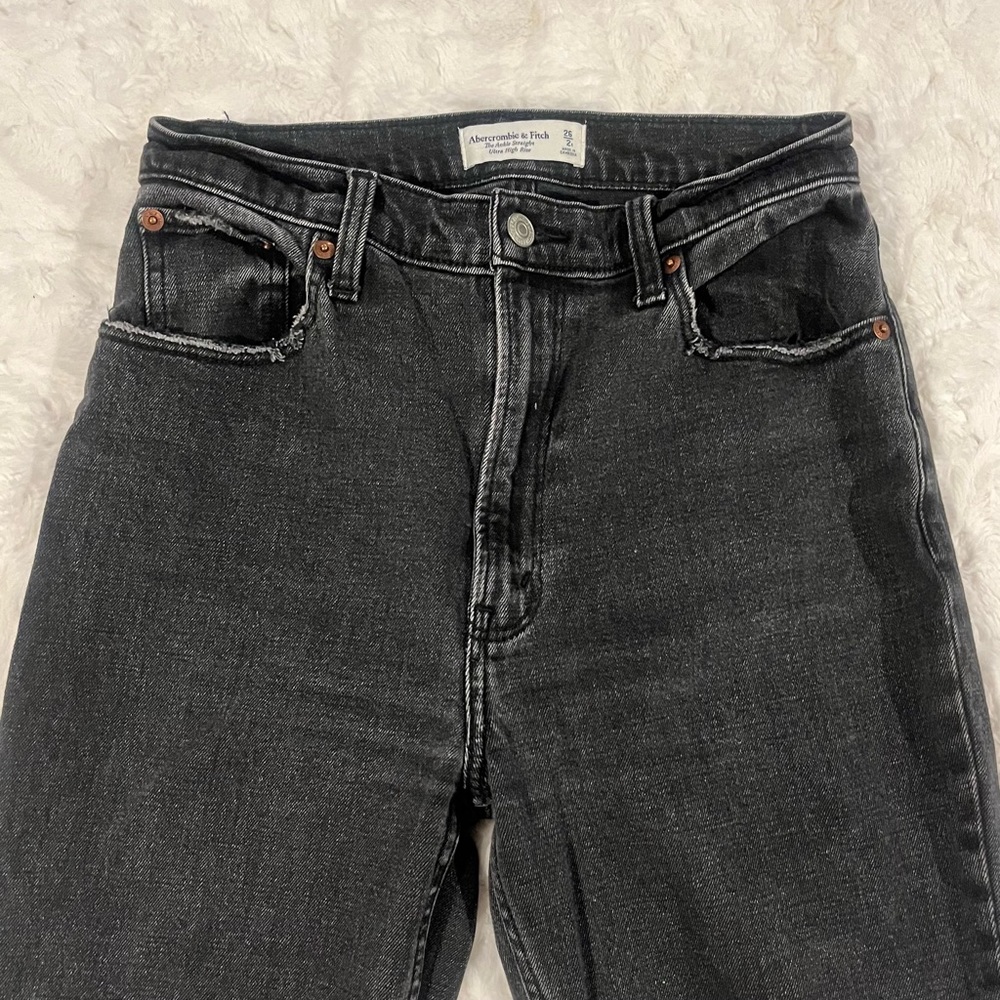 Abercrombie & Fitch The Ankle Straight Ultra High Rise Jeans in Distressed Black - Picture 7 of 16